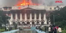 Nepal, manifestanti danno fuoco alla sede del governo a Kathmandu