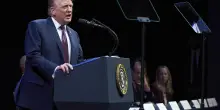 Casa Bianca: “Trump favorevole a esame grafologico su firma lettera per Epstein”