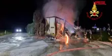 Ancona, in fiamme camion: rogo coinvolge anche cabina metano