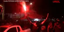 Brasile, Bolsonaro condannato a 27 anni di carcere: la festa in strada dei suoi oppositori