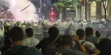 Serbia, Vucic intensifica la repressione mentre crescono le proteste