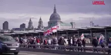 Londra, i sostenitori dellestrema destra: "Limmigrazione clandestina è fuori controllo, va fermata"