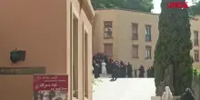 Papa Leone XIV incontra gli agostiniani e posa per una foto ricordo