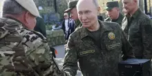Russia, Putin in uniforme alle esercitazioni militari ‘Zapad 2025’