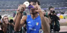 Mondiali atletica 2025, Mattia Furlani oro nel lungo a Tokyo: il salto in 7 foto