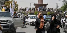 Afghanistan, talebani vietano libri scritti da donne nelle università