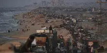 Gaza, Israele: “Forza senza precedenti, palestinesi vadano via”