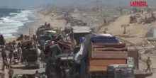 Gaza, continua lesodo verso il sud della Striscia: la lunga carovana sulla spiaggia