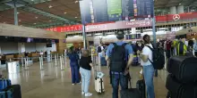 Cyberattacco agli aeroporti europei: voli cancellati e ritardi per check-in e imbarco