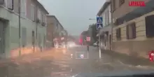 Francia, nubifragio vicino Marsiglia: strade come fiumi
