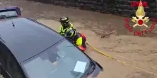 Maltempo a Como, il sottopasso allagato e l’intervento dei vigili del fuoco