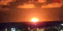 Raid aerei israeliani su Gaza: le enormi esplosioni sullo skyline