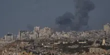 Gaza, Hamas: “Persi i contatti con due ostaggi dopo i raid di Israele” – La diretta