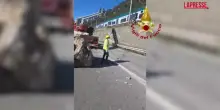 Lecco, massi bloccano la statale e la ferrovia: lintervento dei Vigili del Fuoco