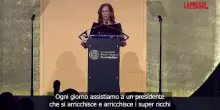 Usa, Kamala Harris attacca Trump: "Il popolo non si inginocchia, rispondiamo al fuoco con il fuoco"