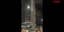 Milano, sul Pirellone la scritta "Free Gaza". Majorino e Paladini: "Fermate il genocidio"