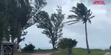 Luragano Imelda si abbatte sulle Bermuda: chiusi aeroporto, scuole e uffici governativi