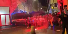 Flotilla, a Roma lanci di bottiglie e fumogeni contro la polizia: le immagini