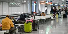 Germania, allarme droni all’aeroporto di Monaco: voli sospesi nella notte