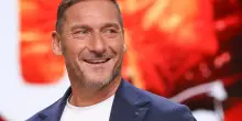 Totti, l’ironia sui tre rigori sbagliati: “Solo la Roma fa queste cose”