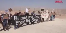 Flotilla, i manifestanti bloccano truppe israeliane al confine con Gaza