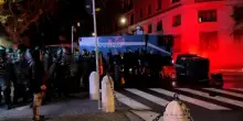 Scontri a Roma: polizia usa blindati e idranti