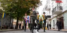 Ucraina, Zelensky e Schoof a Kiev rendono omaggio ai caduti