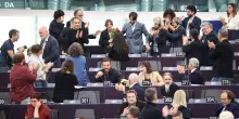 Ilaria Salis salvata per un voto, no alla revoca dell’immunità. Scontro sui ‘franchi tiratori’
