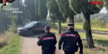 Brescia, sequestrano e violentano una donna: i rilievi dei carabinieri