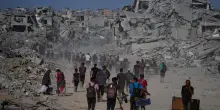 Gaza, Israele ritira le truppe: migliaia di palestinesi verso nord