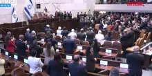 Ostaggi israeliani liberati, Trump alla Knesset accolto da standing ovation