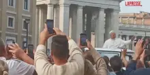 Il Papa attraversa anche via della Conciliazione in papamobile