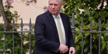 Regno Unito, Times rivela: principe Andrea non paga l’affitto del Royal Lodge da vent’anni