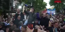 Argentina, Milei in piazza prima delle elezioni di mid term: scontri tra sostenitori e oppositori