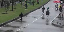 Colombia, scontri a manifestazione davanti ambasciata Usa: agenti feriti da frecce