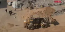 Gaza, ruspe al lavoro per cercare i resti degli ostaggi a Khan Younis: le immagini