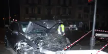 Vicenza, auto si schianta contro fontana: morti tre ragazzi ad Asiago. Due giovani feriti