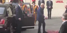 Re Carlo e la Regina Camilla arrivano in Vaticano: oggi la storica preghiera con Papa Leone XIV
