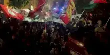 Roma, corteo pro-Pal: manifestanti seduti per terra in segno di protesta