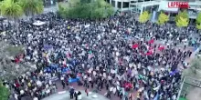 San Francisco, in centinaia in piazza per protestare contro la politica sullimmigrazione di Trump