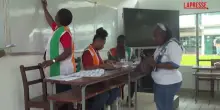 Costa dAvorio al voto, il presidente Ouattara a caccia del quarto mandato