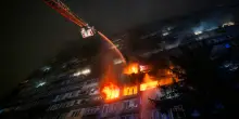 Ucraina, attacco russo su Kiev: 3 morti. Mosca testa armi, Putin: “Missile Burevestik unico al mondo”
