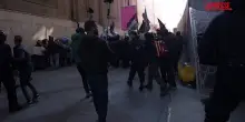 Torino, scontri fra manifestanti Pro Pal e polizia: manganellata manifestante
