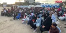 Gaza, la proiezione di “The Voice of Hind Rajab” tra le rovine di Deir al-Balah: le immagini