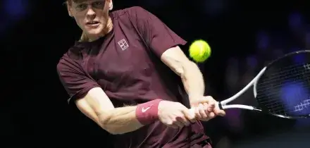 Atp Parigi 2025, Sinner ai quarti: battuto Cerundolo in due set