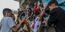 Gaza, chiuso il centro di aiuti umanitari. Le strade limitrofe sono «aree di combattimento»