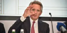 Il contropiede di Mediobanca: sprint finale per spiazzare Mps
