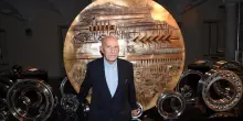 Addio ad Arnaldo Pomodoro. Lo scultore visionario oggi avrebbe compiuto 99 anni