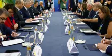 Trump: «Lunedì farò un’importante dichiarazione sulla Russia», al via il secondo giorno della Conferenza sulla ripresa dell’Ucraina