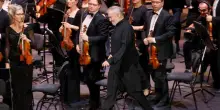 Tutti contro Gergiev, direttore d’orchestra filoputiniano. A difenderlo resta solo De Luca